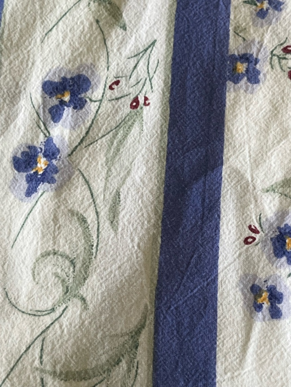 Vintage Blue Floral Printed Tablecloth - Picture 4 of 16